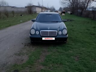1998 Mercedes-Benz E-Класс 240 II (W210, S210), зелёный, 550000 рублей, вид 1