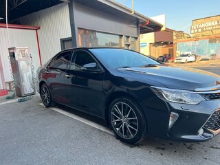 2018 Toyota Camry VII (XV50) Рестайлинг 2, синий, 2300000 рублей, вид 3