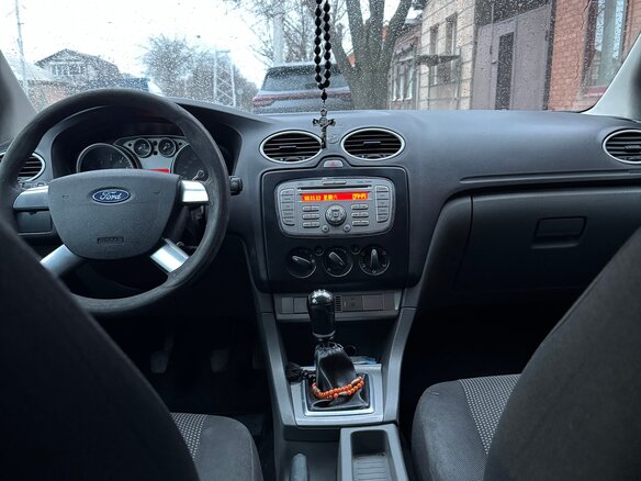 2010 Ford Focus II Рестайлинг, белый, 515000 рублей - вид 5