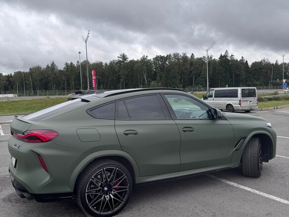 2024 BMW X6 M Competition III (F96) Рестайлинг, зелёный, 15000000 рублей - вид 5