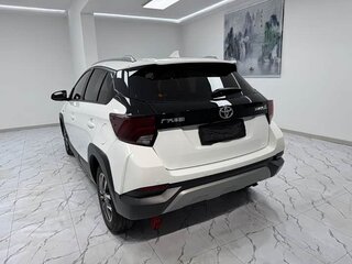 2022 Toyota Yaris L X XP150 Рестайлинг, белый, 1057000 рублей, вид 4