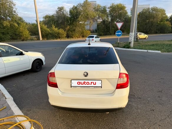 2017 Skoda Rapid I Рестайлинг, белый, 520000 рублей - вид 2