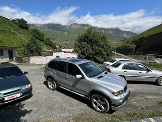 2004 BMW X5 4.4i I (E53) Рестайлинг, серебристый, 1000000 рублей, вид 2