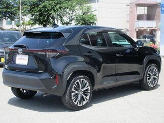 2023 Toyota Yaris Cross I, чёрный, 1690000 рублей, вид 4
