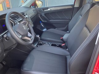 2022 Volkswagen Tiguan Allspace II Рестайлинг, красный, 3000000 рублей, вид 3