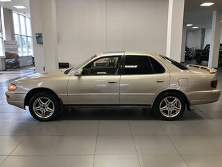 1995 Toyota Camry III (XV10), бежевый, 250000 рублей, вид 2