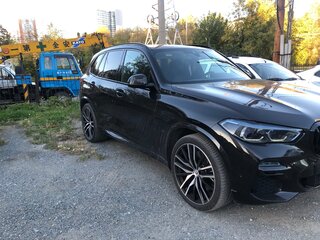 2020 BMW X5 40i IV (G05/G18), чёрный, 9000000 рублей, вид 2