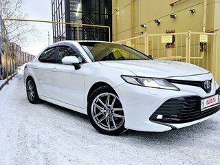 2019 Toyota Camry VIII (XV70), белый, 2900000 рублей, вид 3