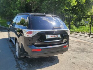 2013 Mitsubishi Outlander III, чёрный, 1700000 рублей, вид 2
