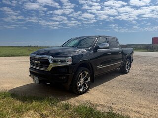 2022 Ram 1500 Quad Cab V, чёрный, 6200000 рублей, вид 1