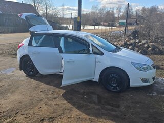 2012 Opel Astra J Рестайлинг, белый, 700000 рублей, вид 2