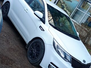 2016 Kia Rio III Рестайлинг, белый, 650000 рублей, вид 3