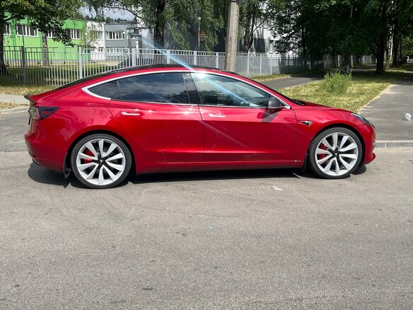 2018 Tesla Model 3 Performance I, красный, 3100000 рублей - вид 2