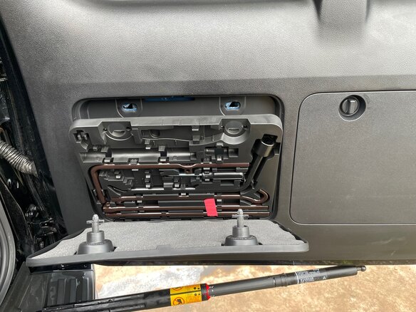 2020 Toyota Land Cruiser Prado 150 Series Рестайлинг 2, чёрный, 5150000 рублей - вид 13