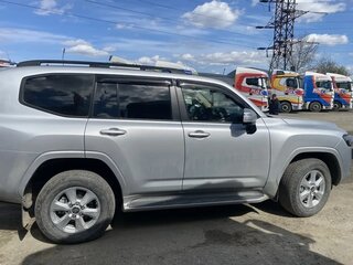 2022 Toyota Land Cruiser 300 Series, серебристый, 9850000 рублей, вид 4