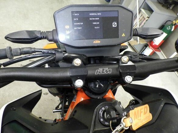 2022 KTM 890 Duke R, белый, 870000 рублей - вид 6