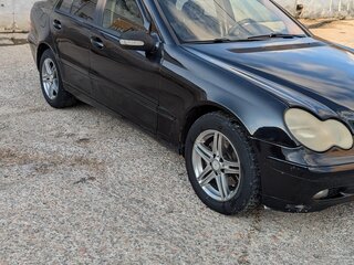 2003 Mercedes-Benz C-Класс 180 II (W203), чёрный, 650000 рублей, вид 3