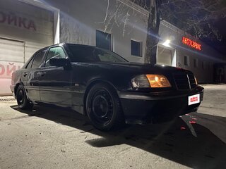 1997 Mercedes-Benz C-Класс 240 I (W202) Рестайлинг, чёрный, 310000 рублей, вид 3