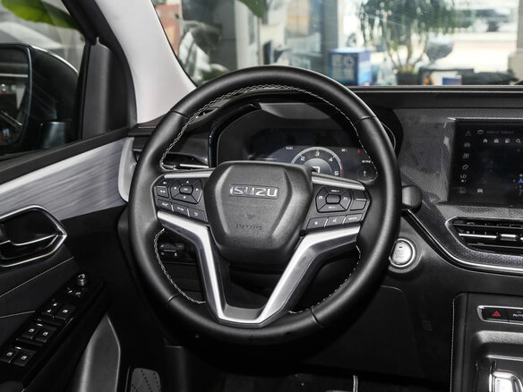 2024 Isuzu D-Max III, чёрный, 4480000 рублей - вид 9