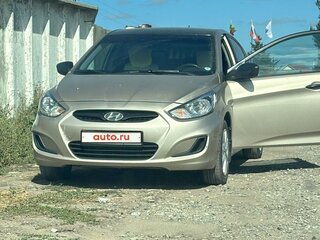 2013 Hyundai Solaris I, бежевый, 710000 рублей, вид 1
