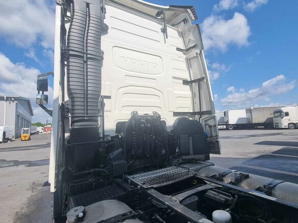 2017 Volvo FH, белый, 7500000 рублей - вид 7