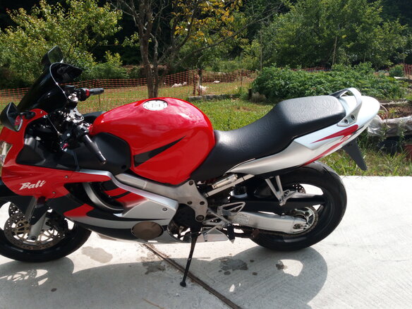 1999 Honda CBR 600F, красный, 300000 рублей