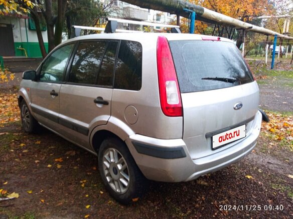 2006 Ford Fusion I Рестайлинг, серебристый, 399000 рублей - вид 2