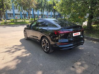 2022 Audi e-tron Sportback 55 I, чёрный, 4177940 рублей, вид 4