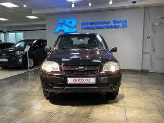 2017 Chevrolet Niva I Рестайлинг, коричневый, 675000 рублей, вид 2