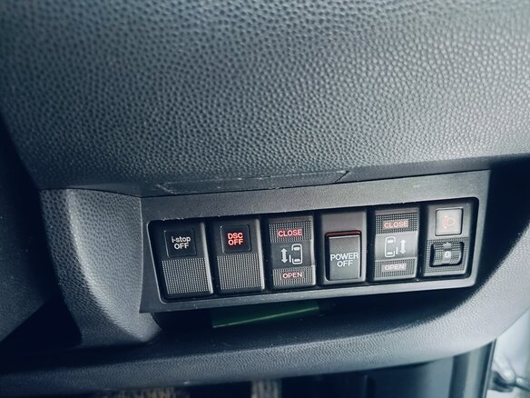 2010 Mazda Biante, серый, 1450000 рублей - вид 10
