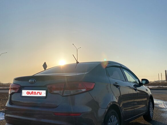 2015 Kia Rio III Рестайлинг, серый, 700000 рублей - вид 6