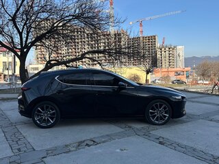 2019 Mazda 3 IV (BP), чёрный, 1790000 рублей, вид 5