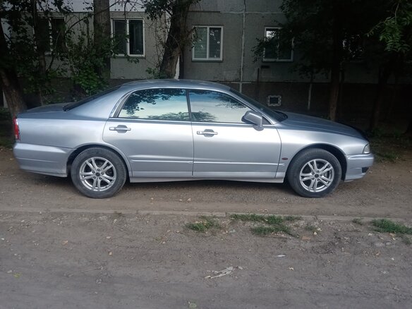 2004 Mitsubishi Diamante II, серый, 585000 рублей - вид 6