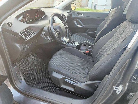 2017 Peugeot 308 II Рестайлинг, серый, 1300000 рублей - вид 9