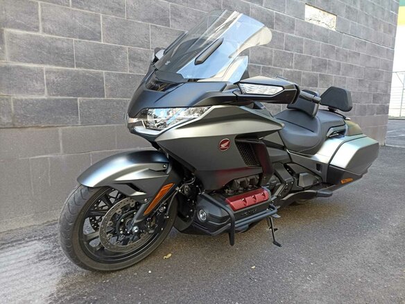 2024 Honda GL 1800 Gold Wing, серебристый, 2399000 рублей - вид 2