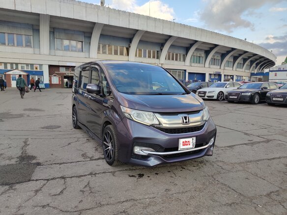 2017 Honda Stepwgn Spada V, фиолетовый, 1800000 рублей - вид 2