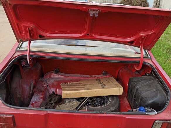 1977 Ford Escort II, красный, 248551 рублей - вид 4