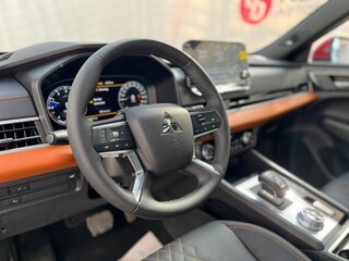 2023 Mitsubishi Outlander IV, красный, 5000000 рублей, вид 2