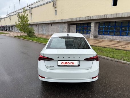 2021 Skoda Octavia IV (A8), белый, 1630000 рублей, вид 5