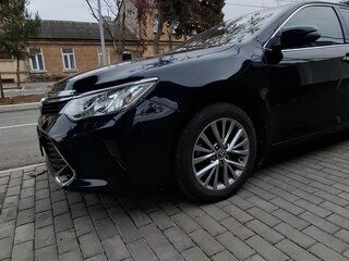 2015 Toyota Camry VII (XV50) Рестайлинг, синий, 2700000 рублей, вид 3