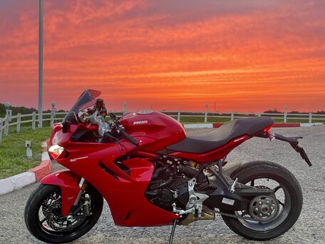 2021 Ducati Supersport, красный, 1150000 рублей, вид 4