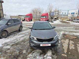 2015 Kia Rio III Рестайлинг, серый, 900000 рублей, вид 3
