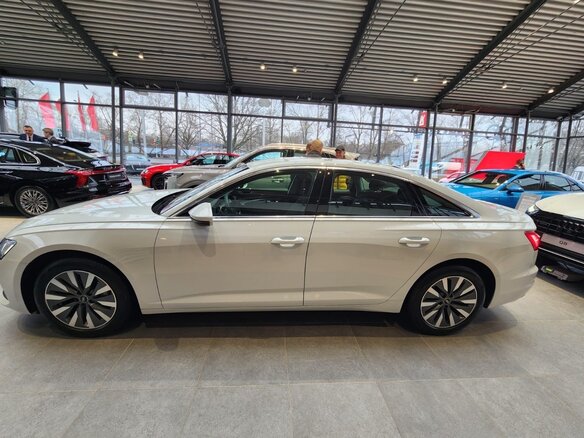 2022 Audi A6 45 TFSI V (C8), белый, 7500000 рублей - вид 2