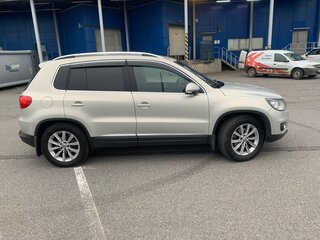 2013 Volkswagen Tiguan I Рестайлинг, серебристый, 2100000 рублей, вид 3