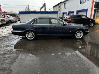 2005 Jaguar XJ III (X350/X358), синий, 1800000 рублей, вид 3