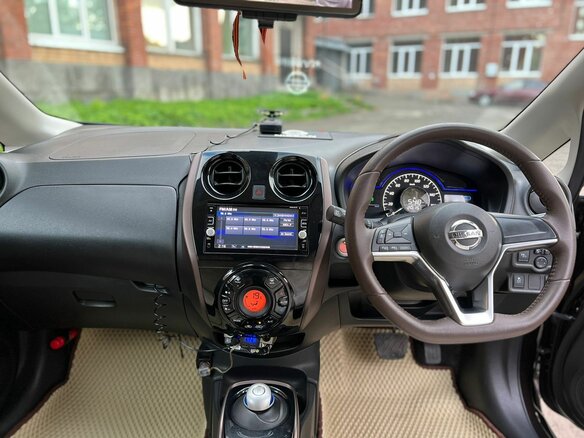 2016 Nissan Note e-Power II Рестайлинг, коричневый, 1250000 рублей - вид 8