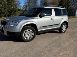 2013 Skoda Yeti I, серебристый, 800000 рублей, вид 4