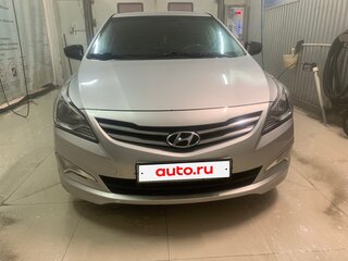 2015 Hyundai Solaris I Рестайлинг, серебристый, 810000 рублей, вид 1
