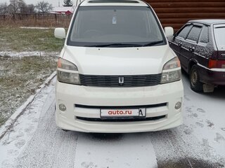 2005 Toyota Voxy I (R60), белый, 600000 рублей, вид 2