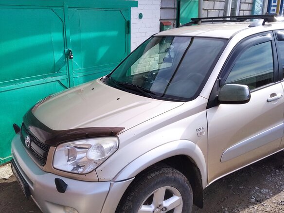 2004 Toyota RAV4 II (XA20) Рестайлинг, бежевый, 1050000 рублей